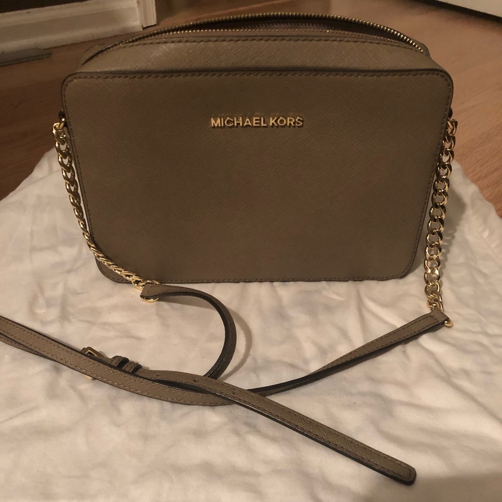 Micheal kors crossbody